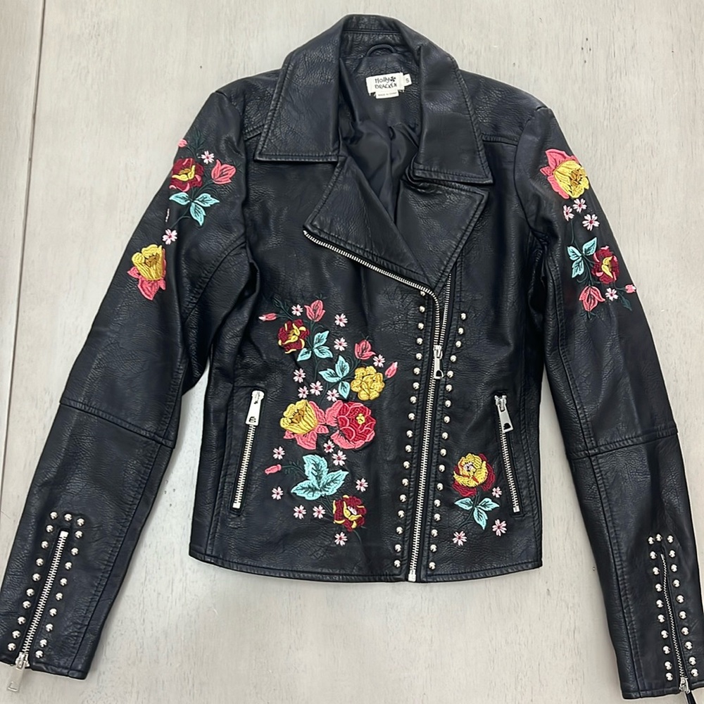 Adorable NWOT Holly Bracken vegan leather embroidered jacket w/ zippers & studs